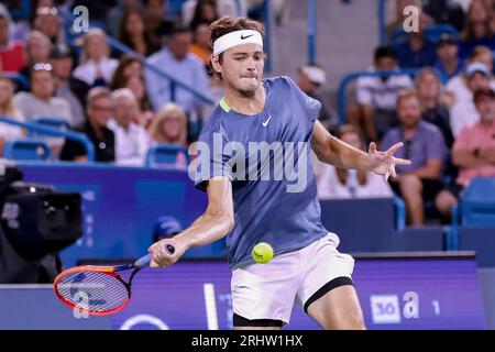 Mason, Ohio, USA. 18 agosto 2023. 'Friday's round of the Western and Southern Open al Lindner Family Tennis Center, Mason, Ohio. (Immagine di credito: © Scott Stuart/ZUMA Press Wire) SOLO USO EDITORIALE! Non per USO commerciale! Crediti: ZUMA Press, Inc./Alamy Live News Foto Stock