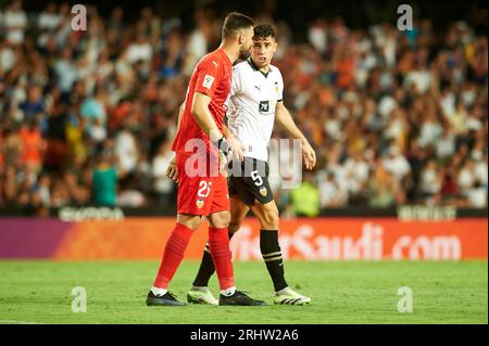 Celebrazione degli obiettivi, Giorgi Mamardashvili del Valencia CF e Gabriel Paulista del Valencia CF in azione durante la Liga EA Sport Regular Season di augu Foto Stock