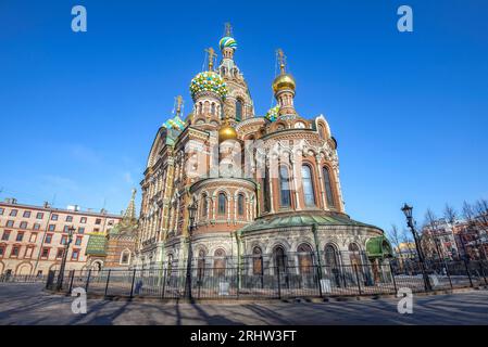 ST. PIETROBURGO, RUSSIA - 3 APRILE 2022: Cattedrale della Resurrezione di Cristo (salvata sul sangue) in un giorno di aprile. San Pietroburgo Foto Stock