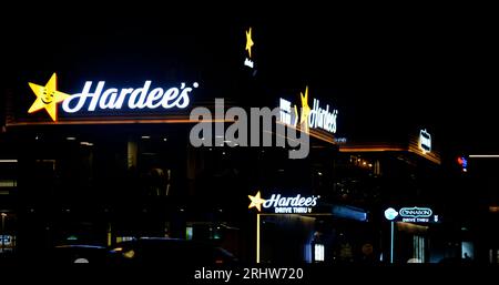 Cairo, Egitto, 9 agosto 2023: Hardee's Restaurants LLC, una catena di ristoranti fast-food americana gestita da CKE Restaurants Holdings, Inc Hardees resta Foto Stock