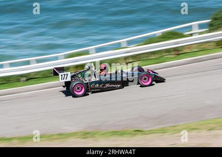 Auto da corsa a ruote aperte di livello Club che gareggia in un evento di arrampicata in collina a Newcastle, nuovo Galles del Sud Foto Stock