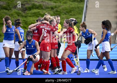 Monchengladbach, Germania. 19 agosto 2023. La belga Michelle Struijk festeggia dopo aver segnato punti durante una partita di hockey tra la nazionale belga di hockey femminile Red Panthers e l'Italia, sabato 19 agosto 2023 a Monchengladbach, Germania, partita 1/3 nella fase a biliardo dei campionati europei di hockey femminile. I campionati EuroHockey 2023 si svolgono dal 18 al 27 agosto 2023. BELGA PHOTO DIRK WAEM Credit: Belga News Agency/Alamy Live News Foto Stock
