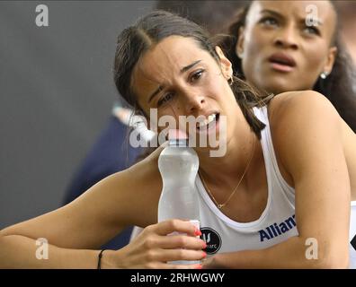 Budapest, Ungheria. 19 agosto 2023. La belga Camille Laus nella foto dopo le manche a staffetta mista 4x400 m ai Campionati mondiali di atletica leggera di Budapest, in Ungheria, sabato 19 agosto 2023. I Mondi si svolgeranno dal 19 al 27 agosto 2023. BELGA PHOTO ERIC LALMAND Credit: Belga News Agency/Alamy Live News Foto Stock