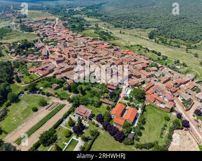 Vista aerea di Castrillo de Polvazares nella provincia di Leon, regione di El Bierzo. Considerata una delle città più belle della Spagna con i suoi monumenti più alti Foto Stock