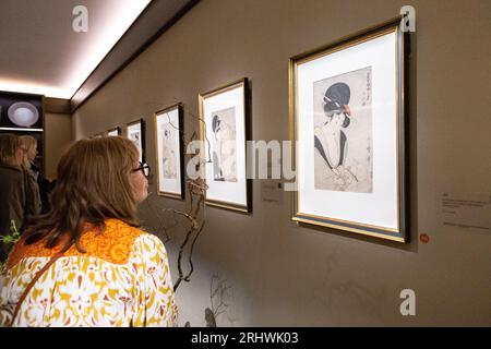 Freddie Mercury's Kitagawa Utamaro Woodblock Prints alla Sotheby's A World of His Own Exhibition, Londra, Regno Unito Foto Stock