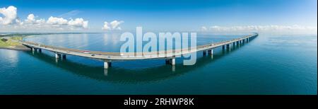 Vista panoramica aerea del grande Belt Bridge in Danimarca. Collega le isole di Funen e Sealand attraverso il grande Belt. Foto Stock