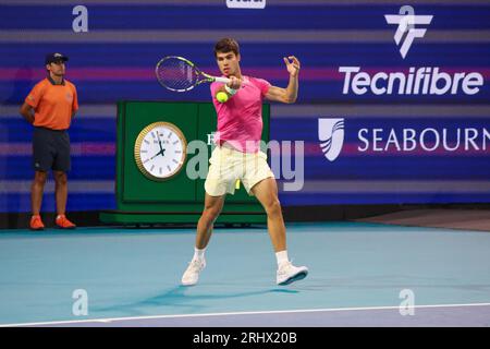 Carlos Alcaraz in azione.Florida, USA, Miami Open Tennis, marzo 2023, Hard Rock Stadium, foto: Chris Arjoon/Credit Foto Stock