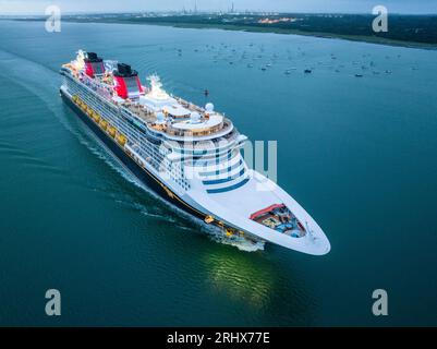 Disney Dream è una nave da crociera gestita dalla Disney Cruise Line, parte della Walt Disney Company. Arrivo a Southampton. Foto Stock