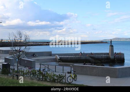 Una foto dei bagni Dún Laoghaire in una serata di sole. Foto Stock