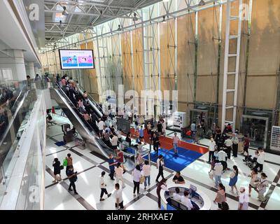 Ingresso occupato dell'ospedale Zhongshan di Shanghai Foto Stock