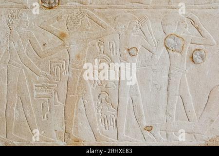 Egitto, Saqqara, tomba di Ankhmahor, processione funebre, lutto maschile. Foto Stock