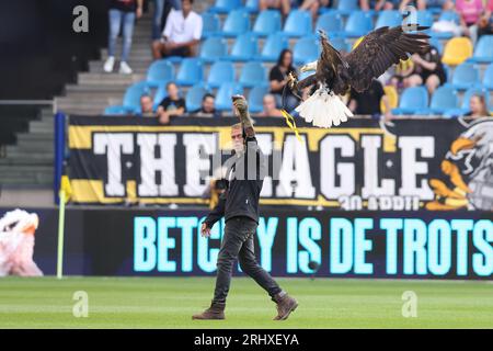 Arnhem, Paesi Bassi. 19 agosto 2023. ARNHEM, PAESI BASSI - 19 AGOSTO: La mascotte di Vitesse durante l'Eredivisie match olandese tra Vitesse e PSV al GelreDome il 19 agosto 2023 ad Arnhem, Paesi Bassi. (Foto di Ben Gal/Orange Pictures) credito: Orange Pics BV/Alamy Live News Foto Stock