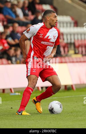 Aggborough Stadium, Kidderminster, UK, 19 agosto 2023, Kidderminster Harriers Christian Oxlade-Chamberlain durante la partita della Vanarama National League tra Kidderminster Harriers FC e Bromley FC tenutasi presso l'Aggborough Stadium di Kidderminster Credit: Nick Phipps/Alamy Live News Foto Stock