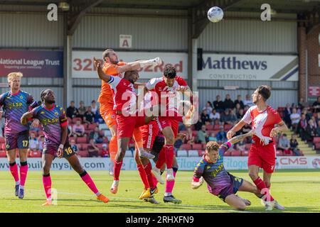 Aggborough Stadium, Kidderminster, UK, 19 agosto 2023, il portiere di Bromley Grant Smith libera il pallone durante la partita della Vanarama National League tra Kidderminster Harriers FC e Bromley FC tenutasi presso l'Aggborough Stadium di Kidderminster Credit: Nick Phipps/Alamy Live News Foto Stock