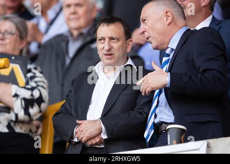 Il presidente del Brighton Tony Bloom (L) è stato presente durante la partita di Premier League tra Wolverhampton Wanderers e Brighton e Hove Albion a Molineux, Wolverhampton sabato 19 agosto 2023. (Foto: Gustavo Pantano | mi News) crediti: MI News & Sport /Alamy Live News Foto Stock