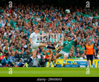 Aviva Stadium, Dublino, Irlanda. 19 agosto 2023. Summer Rugby International, Irlanda contro Inghilterra; Freddie Steward of England dà il via a Position Credit: Action Plus Sports/Alamy Live News Foto Stock