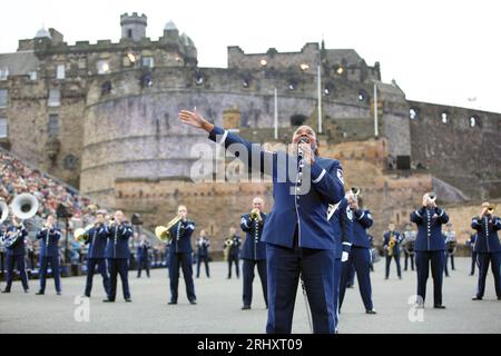 Edimburgo, Regno Unito, 18 agosto 2023: The United States Air Force Band at the Royal Edinburgh Military Tattoo at the Castle. Fig.: Terry Murden DBMS/Alamy Foto Stock