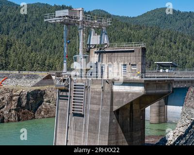 Il riser presso la diga Hills Creek a Oakridge, Oregon, Stati Uniti Foto Stock