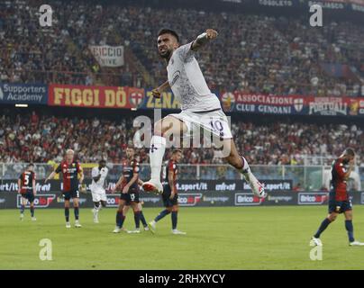 Genova, Italia. 19 agosto 2023. Nicolas Gonzalez dell'ACF Fiorentina festeggia dopo un gol in serie A, la partita di calcio tra Genoa e ACF Fiorentina il 19 agosto 2023 allo stadio Luigi Ferraris di Genova. Photo Nderim KACELI Credit: Independent Photo Agency/Alamy Live News Foto Stock