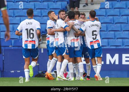Barcellona, Spagna. 19 agosto 2023. I giocatori dell'RCD Espanyol celebrano un gol durante la partita spagnola di calcio la liga Hipermotion tra l'RCD Espanyol e il Racing de Santander allo Stadio Stadio Stadio Stadio Stadio Stadio Stadio Stadio di Barcellona il 19 agosto 2023. (Immagine di credito: © David Ramirez/DAX via ZUMA Press Wire) SOLO USO EDITORIALE! Non per USO commerciale! Foto Stock