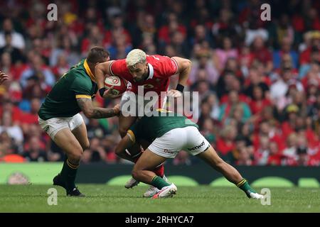 Cardiff, Regno Unito. 19 agosto 2023. Johnny Williams del Galles (c) in azione. Vodafone Summer Series 2023 match, Galles contro Sud Africa al Principality Stadium di Cardiff sabato 19 agosto 2023. foto di Andrew Orchard/Andrew Orchard fotografia sportiva/ Alamy Live News Credit: Andrew Orchard fotografia sportiva/Alamy Live News Foto Stock