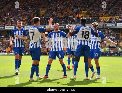 Wolverhampton, Regno Unito. 19 agosto 2023. Solly March di Brighton e Hove Albion celebra il terzo gol della partita durante la partita di Premier League a Molineux, Wolverhampton. Il credito fotografico dovrebbe leggere: Gary Oakley/Sportimage Credit: Sportimage Ltd/Alamy Live News Foto Stock