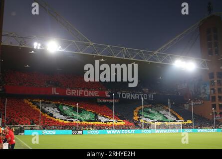 Coreografia dei tifosi del Genoa durante la partita di serie A, partita di calcio tra Genoa CFC e ACF Fiorentina il 19 agosto 2023 allo stadio Luigi Ferraris Foto Stock