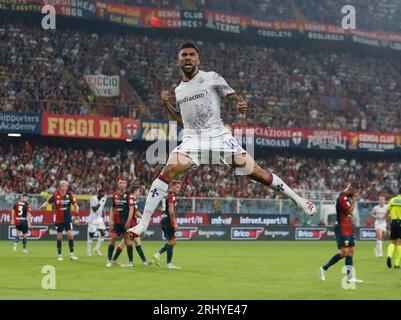 Nicolas Gonzalez dell'ACF Fiorentina festeggia dopo un gol in serie A, la partita di calcio tra Genoa CFC e ACF Fiorentina il 19 agosto Foto Stock