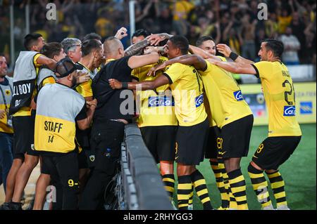 Atene, Grecia. 19 agosto 2023. I giocatori dell'AEK FC celebrano un gol durante la UEFA Champions League, 3° turno di qualificazione, partita tra AEK FC e GNK Dinamo Zagabria all'Opap Arena il 19 agosto 2023, ad Atene, in Grecia. Credito: Agenzia fotografica indipendente/Alamy Live News Foto Stock