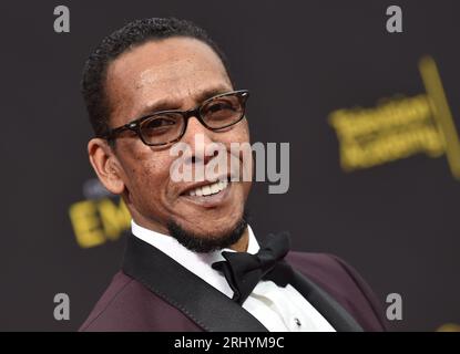 FILE: Los Angeles, Stati Uniti. 19 agosto 2023. “This Is Us” l’attore Ron Cephas Jones, 66 anni, è morto per un problema polmonare di lunga data il 19 agosto 2023. Ha ricevuto un doppio trapianto polmonare al Ronald Reagan UCLA Medical Center nel 2020, dove è stato paziente per quasi due mesi. -------------------------------------------------- Ron Cephas Jones ai Creative Arts Emmy Awards 2019 che si sono tenuti al Microsoft Theatre il 15 settembre 2019 a Los Angeles, CALIFORNIA. © Lisa OConnor/AFF-USA.com credito: AFF/Alamy Live News Foto Stock