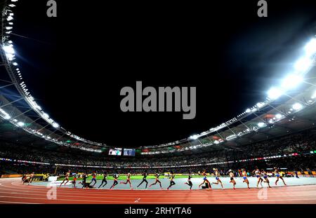 Budapest. 19 agosto 2023. Le atlete gareggiano durante la finale femminile dei 10000 m dei Campionati del mondo di atletica leggera Budapest 2023 a Budapest, in Ungheria, il 19 agosto 2023. Crediti: Li Ying/Xinhua/Alamy Live News Foto Stock