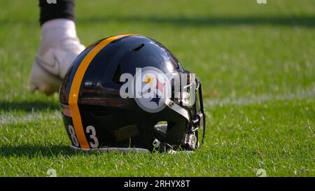 Pittsburgh, Pennsylvania, USA. 19 agosto 2023. Casco degli Steelers durante la partita tra Steelers e Bills a Pittsburgh, Pennsylvania. Jason Pohuski/CSM/Alamy Live News Foto Stock