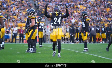 Pittsburgh, Pennsylvania, USA. 19 agosto 2023. Joey Porter n. 24 durante la partita degli Steelers contro Bills a Pittsburgh, Pennsylvania. Jason Pohuski/CSM/Alamy Live News Foto Stock