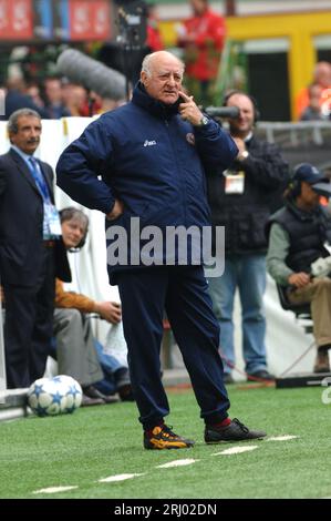 Milano Italia 2006-04-30 : Carlo Mazzone, allenatore Livorno, durante la partita AC Milan - AS Livorno Foto Stock