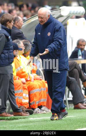 Milano Italia 2006-04-30 : Carlo Mazzone, allenatore Livorno, durante la partita AC Milan - AS Livorno Foto Stock