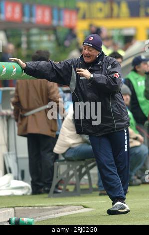 Milano Italia 2004-04-18 : Carlo Mazzone, allenatore di Bologna, durante la partita FC Inter - FC Bologna Foto Stock