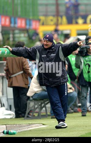 Milano Italia 2004-04-18 : Carlo Mazzone, allenatore di Bologna, durante la partita FC Inter - FC Bologna Foto Stock