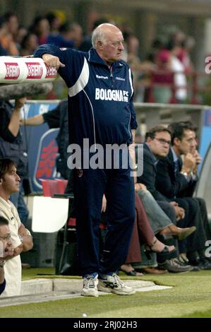 Milano Italia 2003-09-13 : Carlo Mazzone, allenatore di Bologna, durante la partita AC Milan - FC Bologna Foto Stock