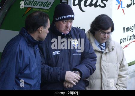 Milano Italia 2002-12-01 : Carlo Mazzone, allenatore di Brescia, durante la partita FC Inter-FC Brescia Foto Stock