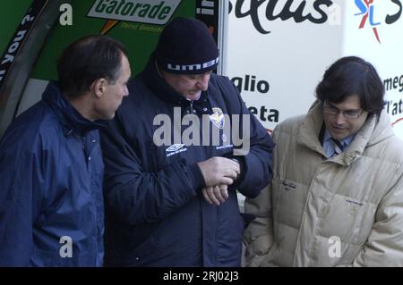 Milano Italia 2002-12-01 : Carlo Mazzone, allenatore di Brescia, durante la partita FC Inter-FC Brescia Foto Stock