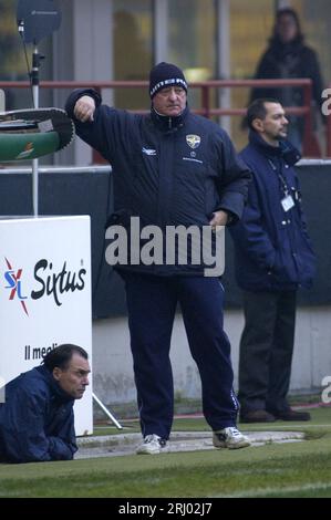 Milano Italia 2002-12-01 : Carlo Mazzone, allenatore di Brescia, durante la partita FC Inter-FC Brescia Foto Stock