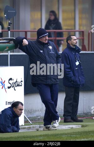 Milano Italia 2002-12-01 : Carlo Mazzone, allenatore di Brescia, durante la partita FC Inter-FC Brescia Foto Stock