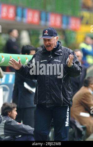 Milano Italia 2004-04-18 : Carlo Mazzone, allenatore di Bologna, durante la partita FC Inter - FC Bologna Foto Stock