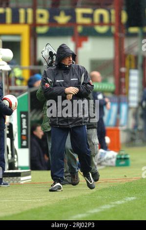 Milano Italia 2004-04-18 : Carlo Mazzone, allenatore di Bologna, durante la partita FC Inter - FC Bologna Foto Stock