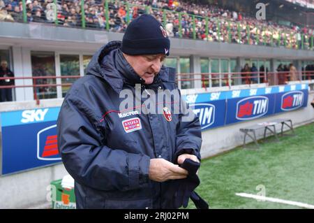 Milano Italia 2005-01-30 : Carlo Mazzone, allenatore di Bologna, durante la partita AC Milan - FC Bologna Foto Stock