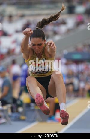 Budapest, Ungheria. 20 agosto 2023. Atletica leggera: Campionati del mondo, eptathlon, salto in lungo, donne, al National Athletics Center. Sophie Weißenberg (Germania) in azione. Credito: Marcus Brandt/dpa/Alamy Live News Foto Stock