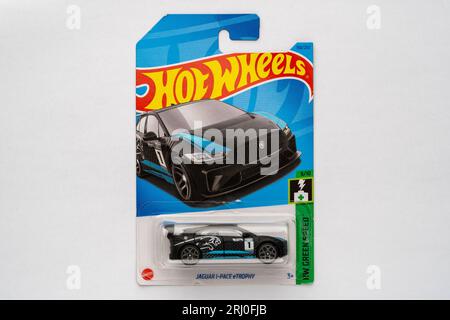 Kuala Lumpur, Malesia - 20 agosto 2023: Pacchetto di Hot Wheels modello cardato pressofuso per la serie Hot Wheels. Hot Wheels è un'auto giocattolo in scala pressofuso Foto Stock