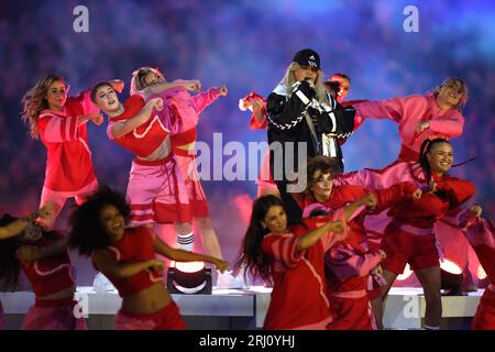 Tons ed io ci esibiamo durante la cerimonia di chiusura prima della finale della Coppa del mondo femminile FIFA allo Stadium Australia, Sydney. Data foto: Domenica 20 agosto 2023. Foto Stock