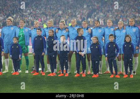 Sydney, Australia. 20 agosto 2023. Squadra inglese durante gli inni nazionali durante la finale della Coppa del mondo femminile FIFA 2023 tra Spagna Women e Inghilterra Women allo Stadium Australia, Sydney, Australia il 20 agosto 2023. Foto di Peter Dovgan. Solo per uso editoriale, licenza necessaria per uso commerciale. Nessun utilizzo in scommesse, giochi o pubblicazioni di un singolo club/campionato/giocatore. Credito: UK Sports Pics Ltd/Alamy Live News Foto Stock