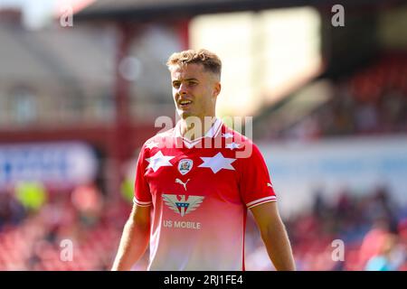 Oakwell Stadium, Barnsley, Inghilterra - 19 agosto 2023 Andrew Dallas (16) di Barnsley - durante la partita Barnsley contro Oxford United, Sky Bet League One, 2023/24, Oakwell Stadium, Barnsley, Inghilterra - 19 agosto 2023 crediti: Mathew Marsden/WhiteRosePhotos/Alamy Live News Foto Stock